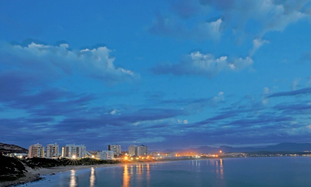 Dias Beach just before sunrise.